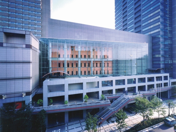 Sumida Triphony (about 240m ・ A 3-minute walk). Holes to provide a music centered on the orchestra