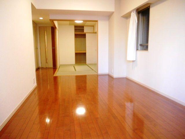 Living. It is shiny in renovation