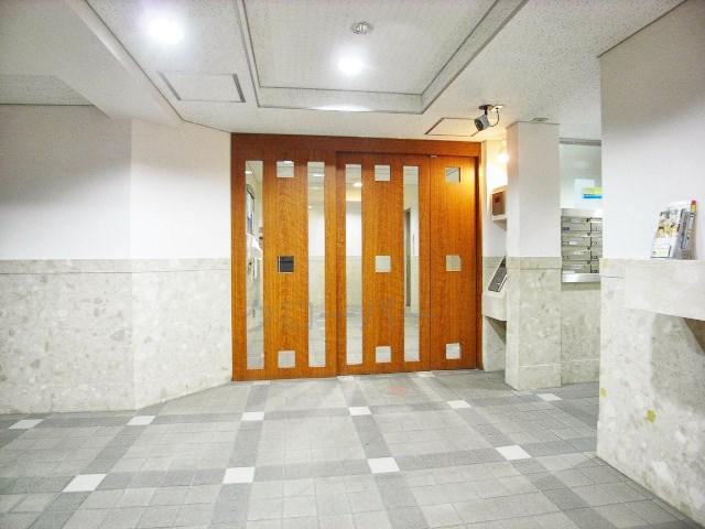 Other common areas. Entrance hall