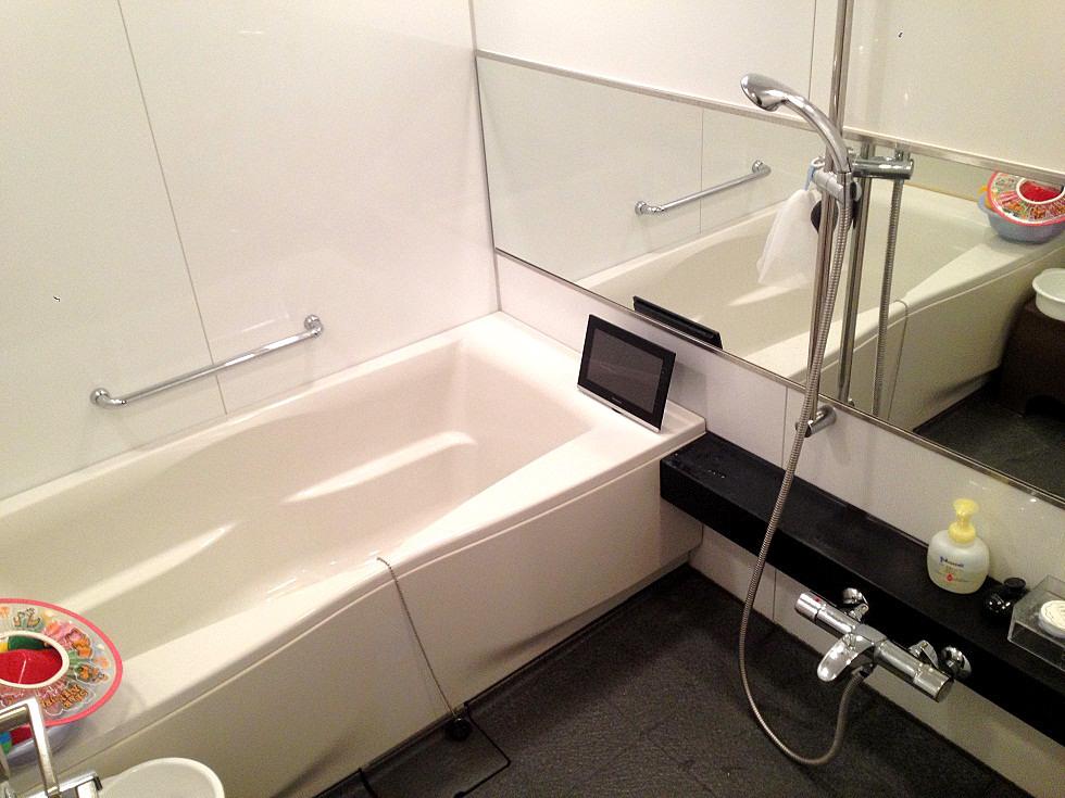 Bathroom. Indoor (May 24, 2013) Shooting