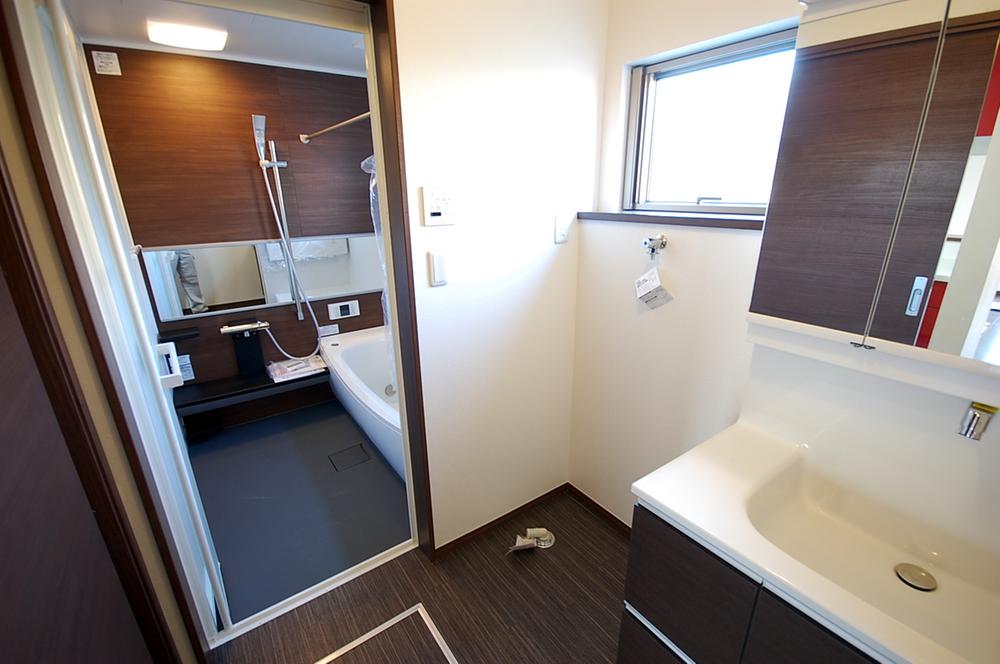 Wash basin, toilet. bathroom