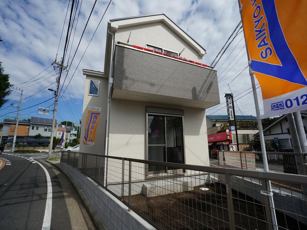 Local photos, including front road. Local (10 May 2013) Shooting