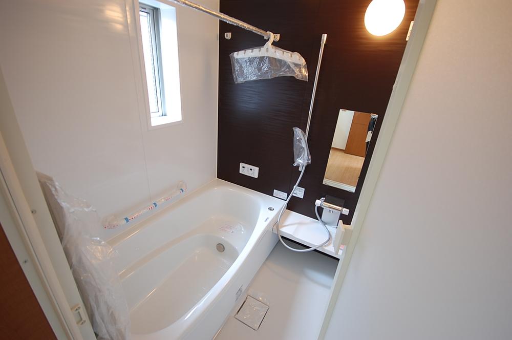 Same specifications photo (bathroom). Seller construction cases