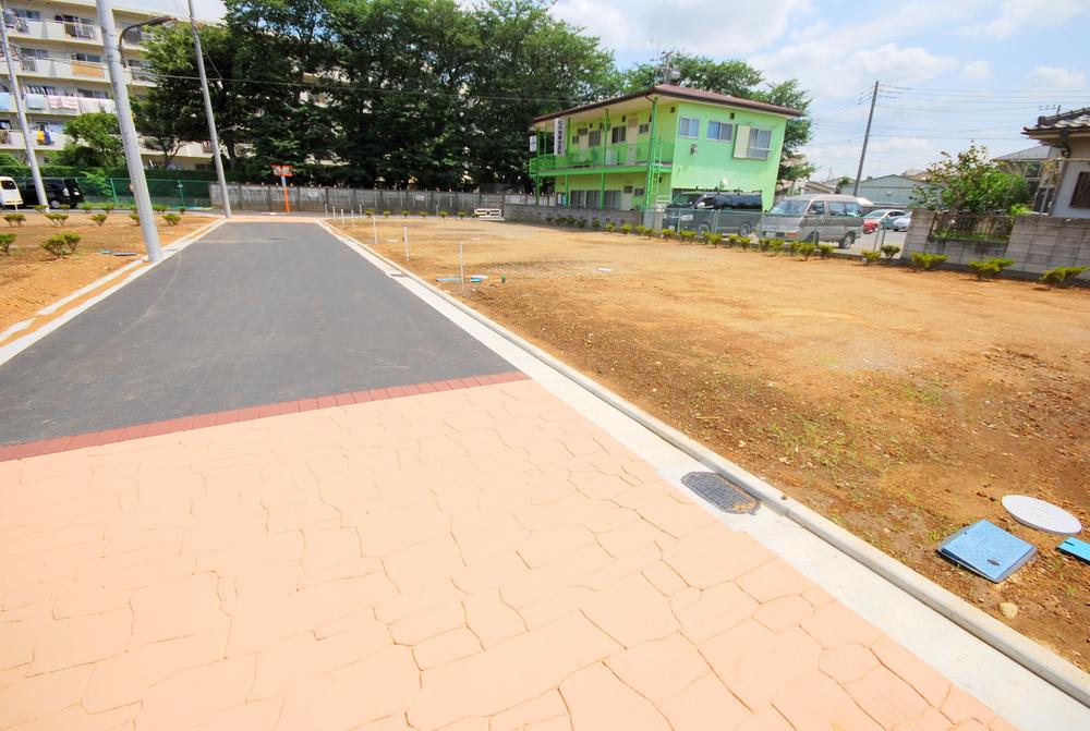 Local photos, including front road. Local (August 2013) Shooting