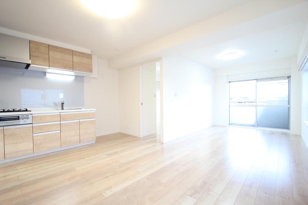 Kitchen. Wide ~ There LDK Change in 3LDK is also possible.