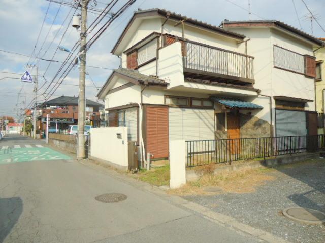 Local photos, including front road. Local (11 May 2013) Shooting