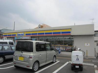 Convenience store. MINISTOP up (convenience store) 650m