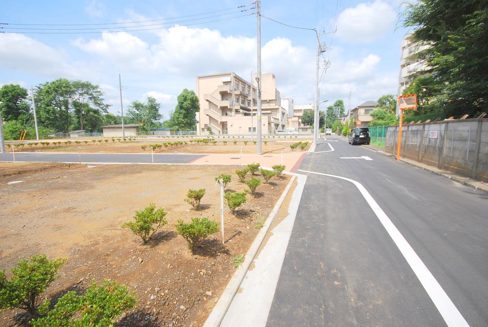 Local photos, including front road. Local land photo