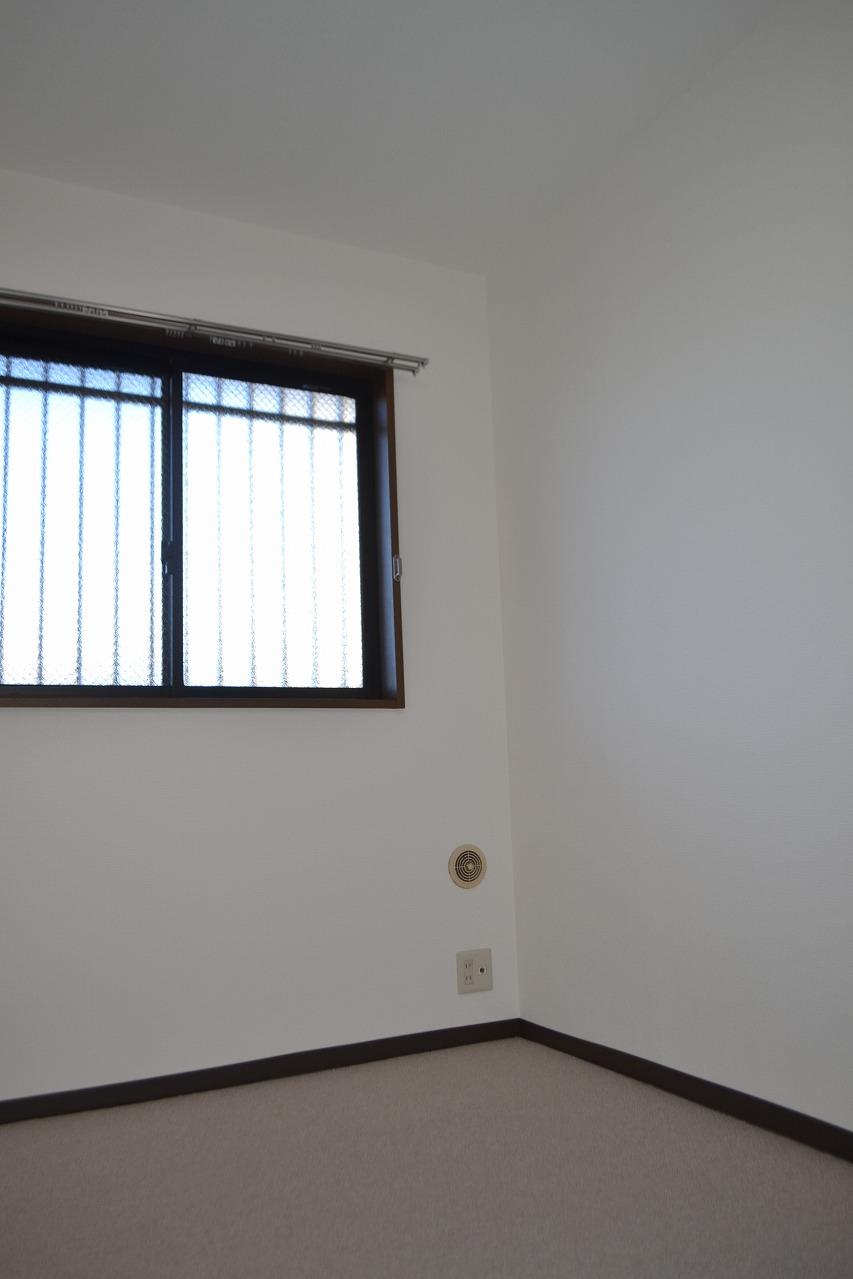 Non-living room. View from the site (December 2013) Shooting