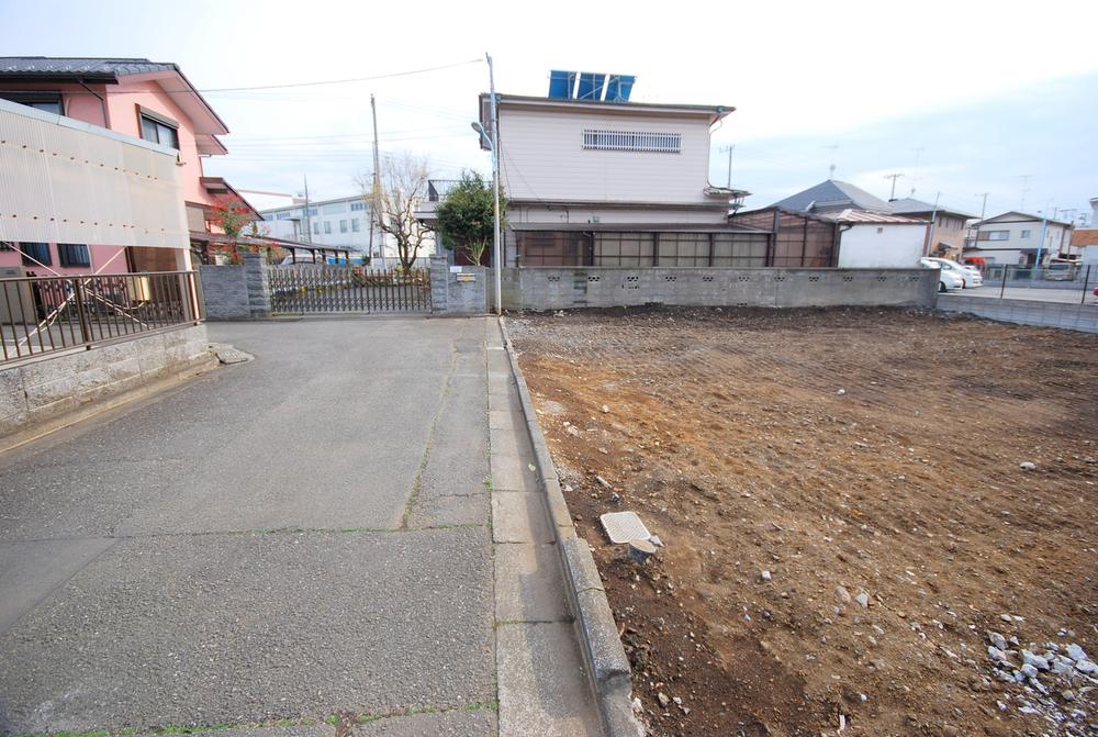 Local photos, including front road. Local Photos