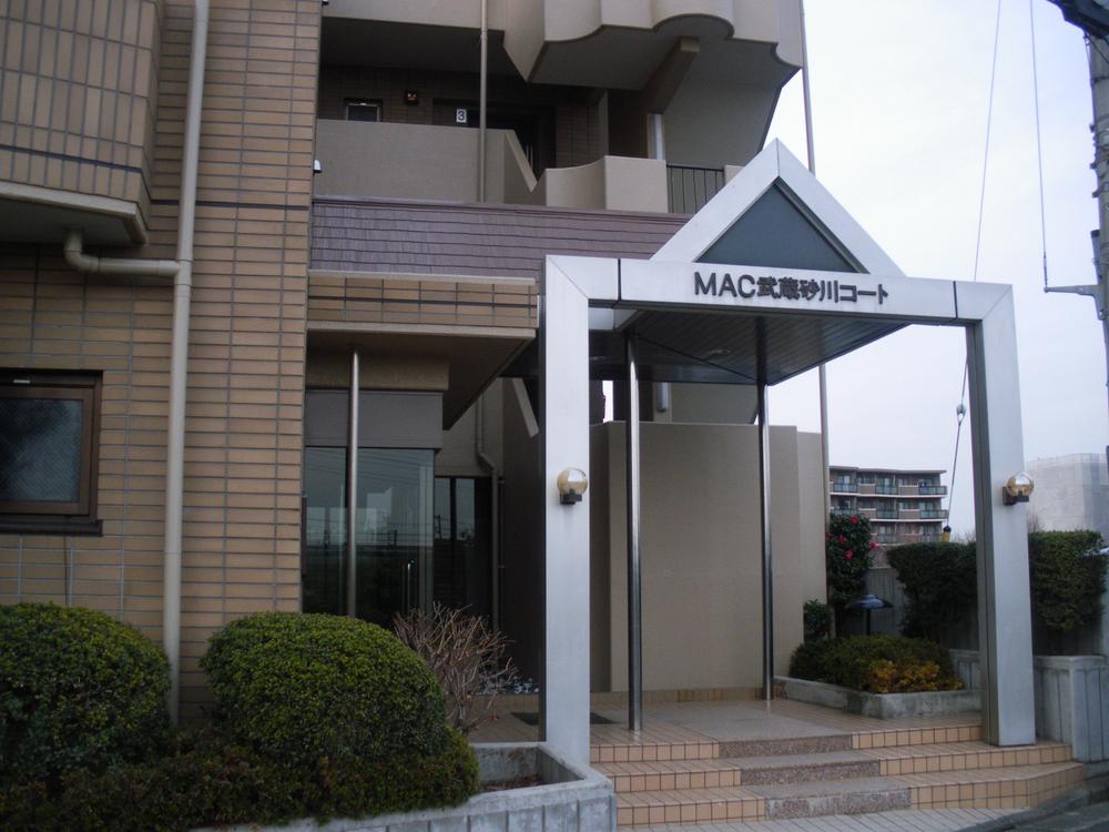 Local appearance photo. ● flat approach from the station. Entrance to welcome residents.