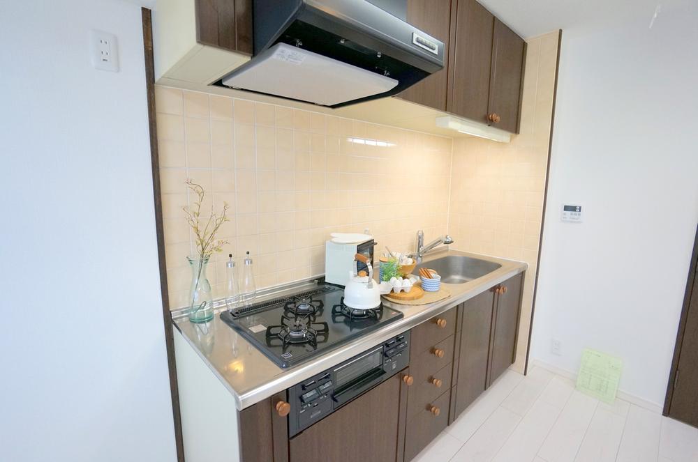 Kitchen. December 2013 shooting