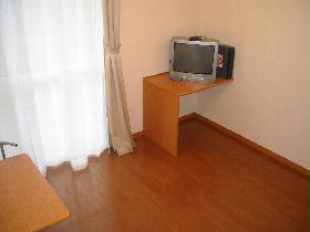 Living and room. 1F is a picture of. 2F, 3F will be carpet. 