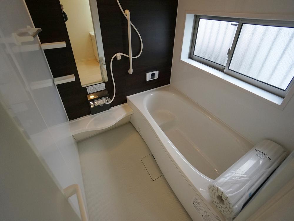 Same specifications photo (bathroom). December 2013 shooting