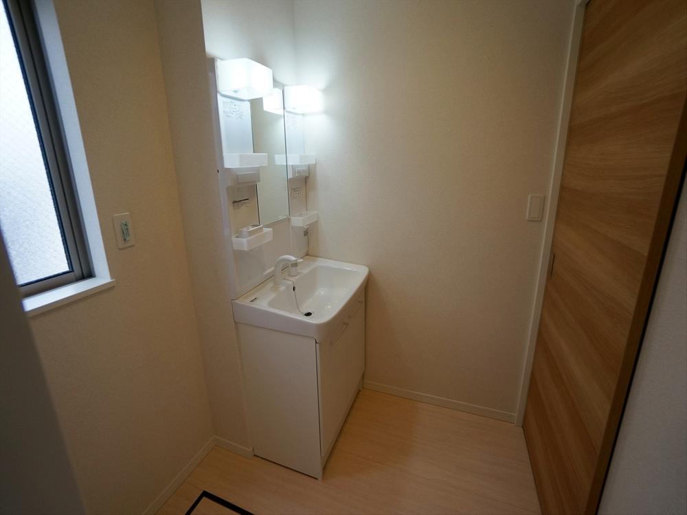 Wash basin, toilet. December 2013 shooting