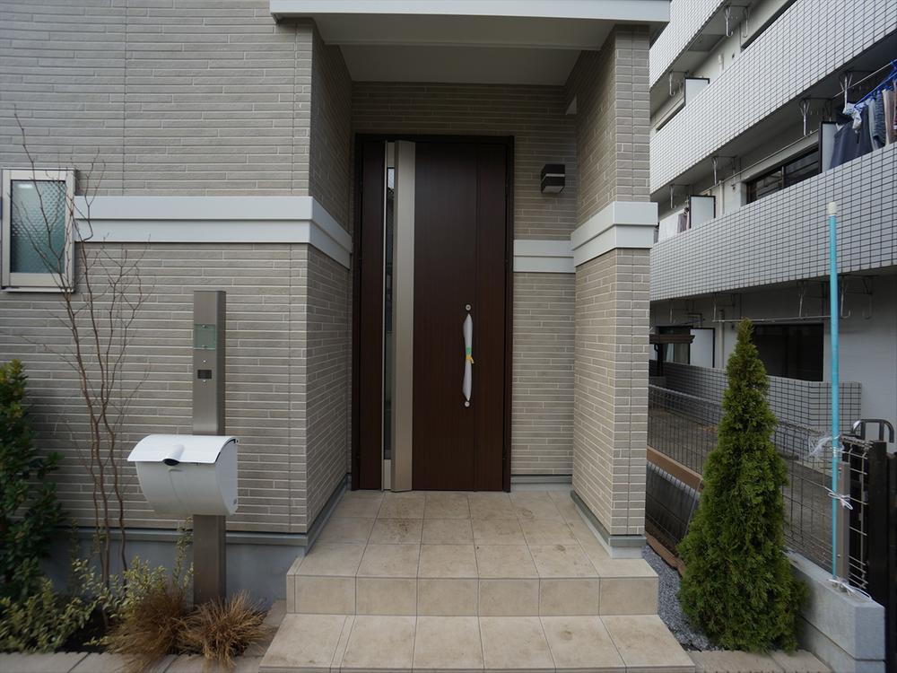 Entrance. December 2013 shooting