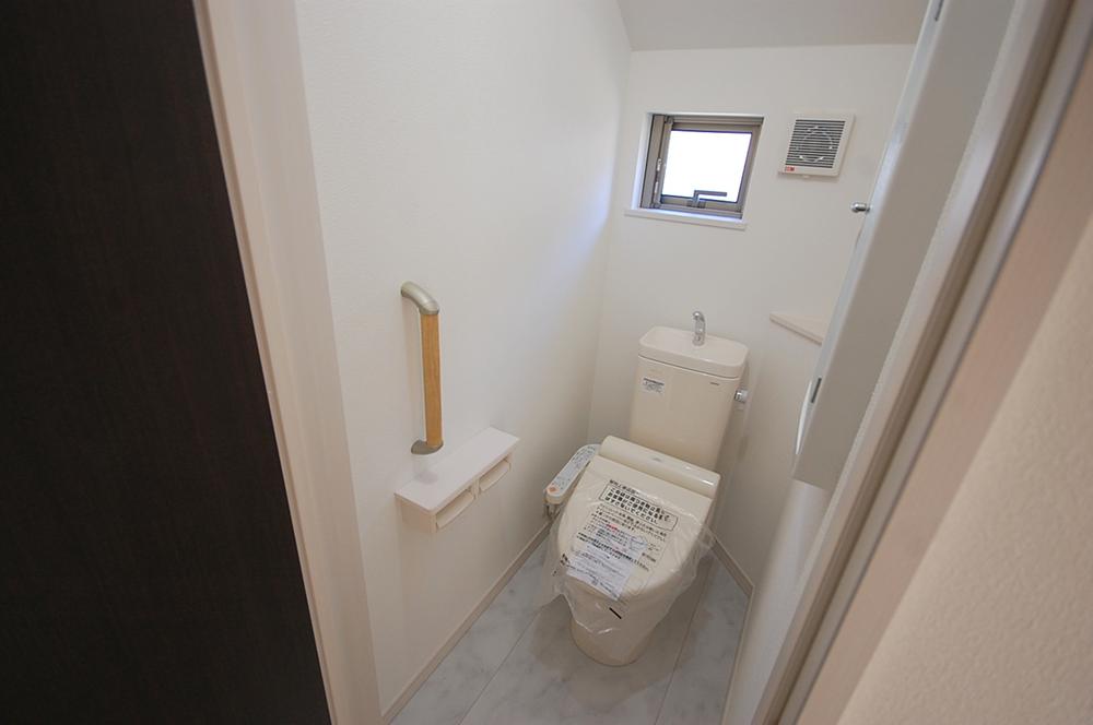 Toilet. 2013 October shooting