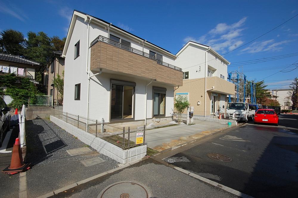 Local photos, including front road. 2013 October shooting