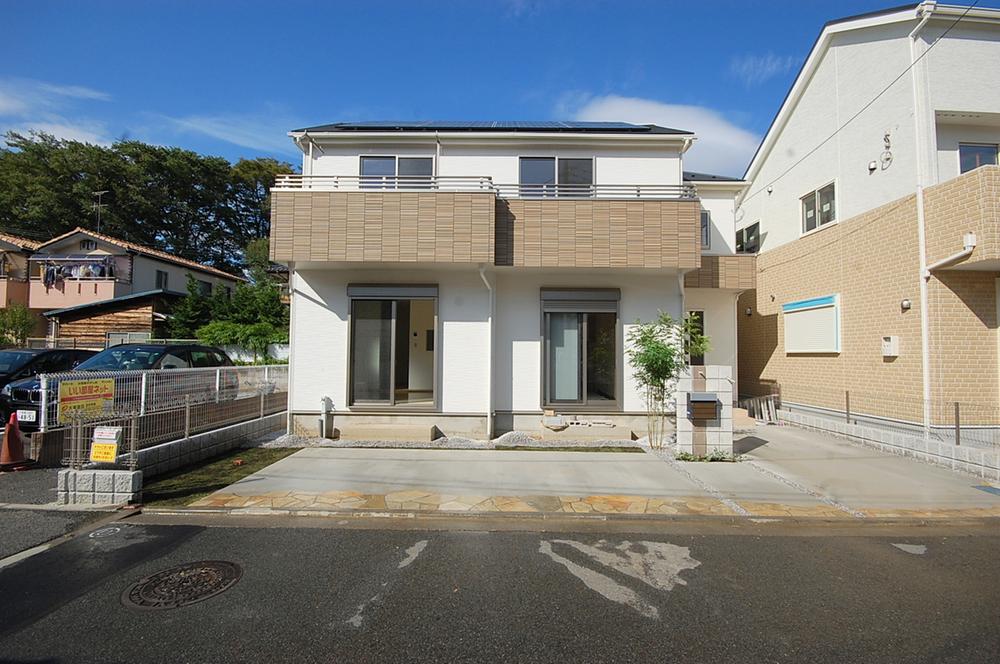 Local photos, including front road. 2013 October shooting