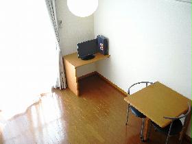 Living and room. 1F of the room will be the flooring. 