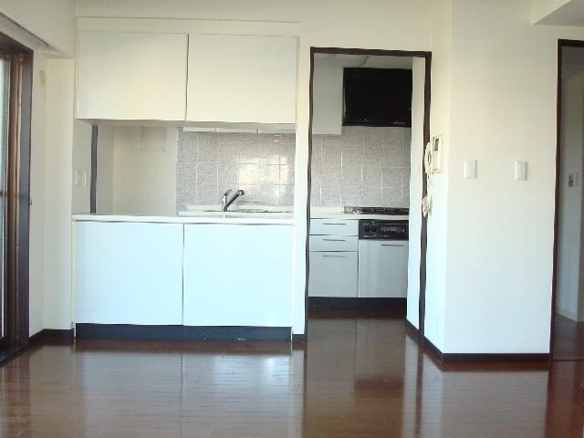 Kitchen. Queen City Tachikawa Rio Frente Anero kitchen