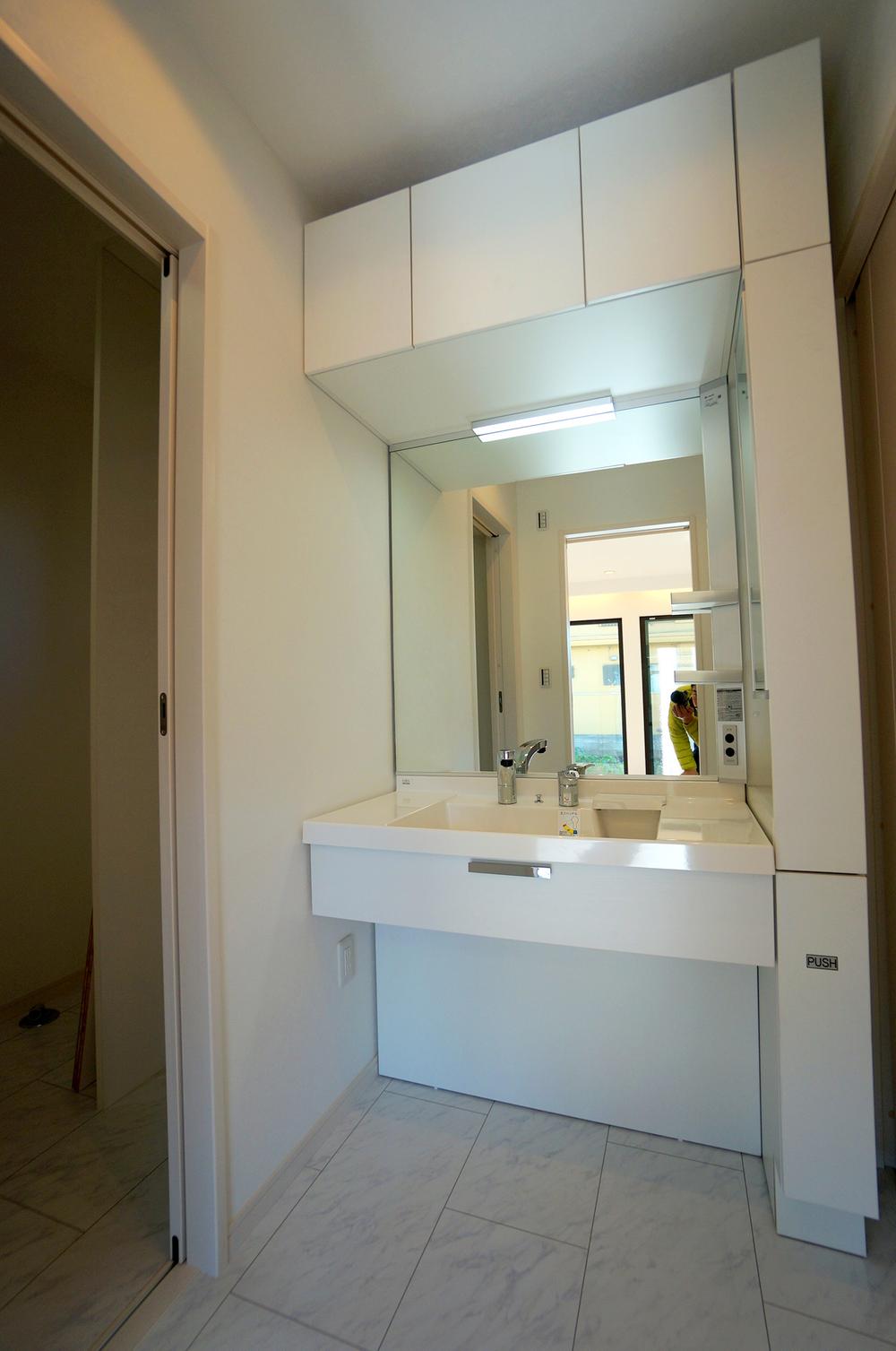 Wash basin, toilet. December 2013 shooting