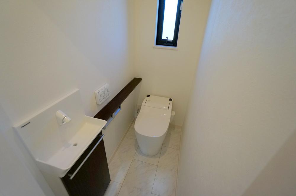 Toilet. December 2013 shooting