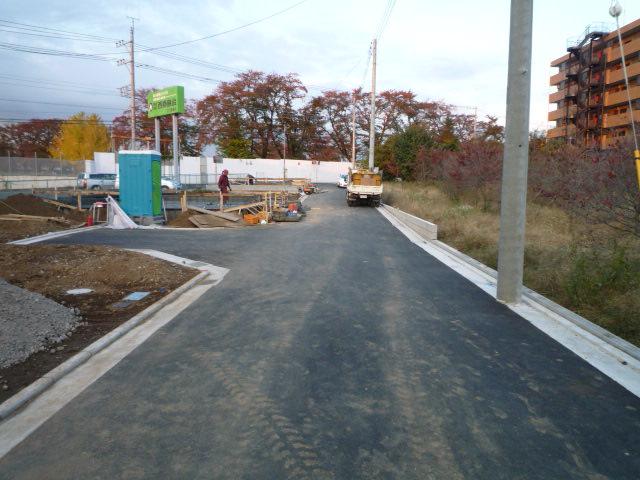 Local photos, including front road. Local (11 May 2013) Shooting