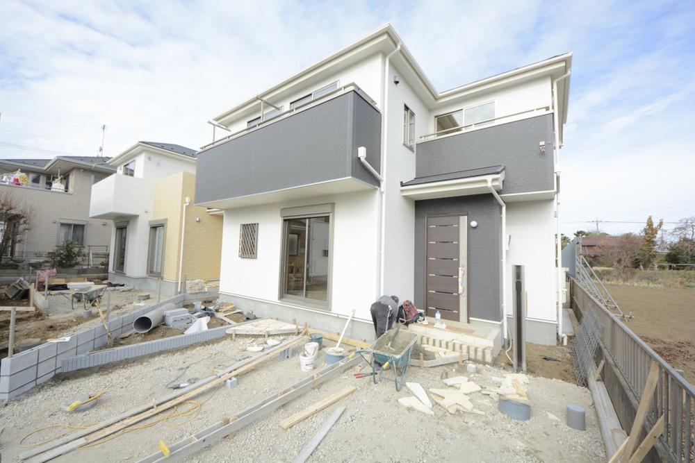 Local photos, including front road. 14 Building Was building completed! Local (12 May 2013) Shooting