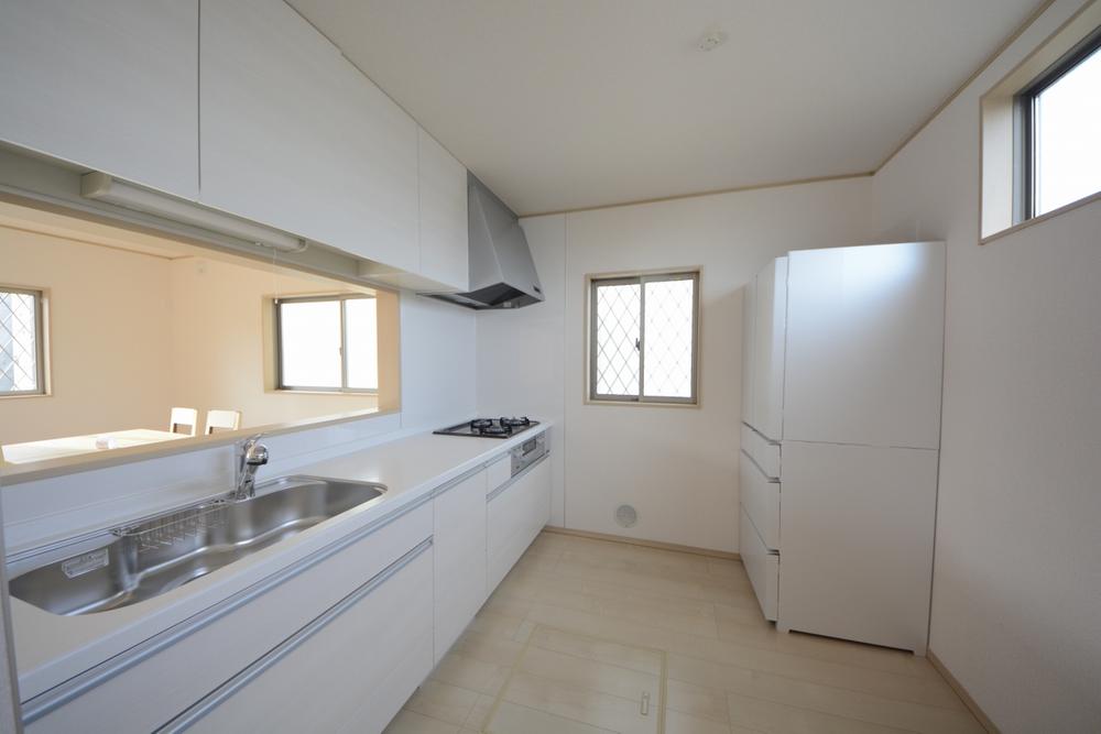 Kitchen. 13 Building Face-to-face kitchen (Furniture is a replica for reference)