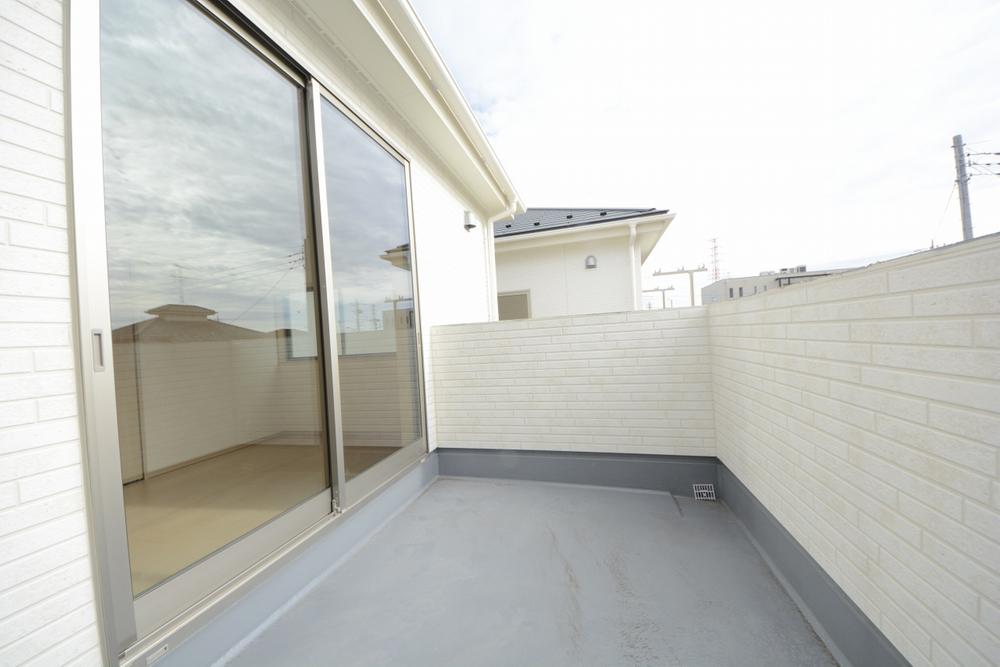 Balcony. 13 Building Depth plenty of balcony Local (12 May 2013) Shooting