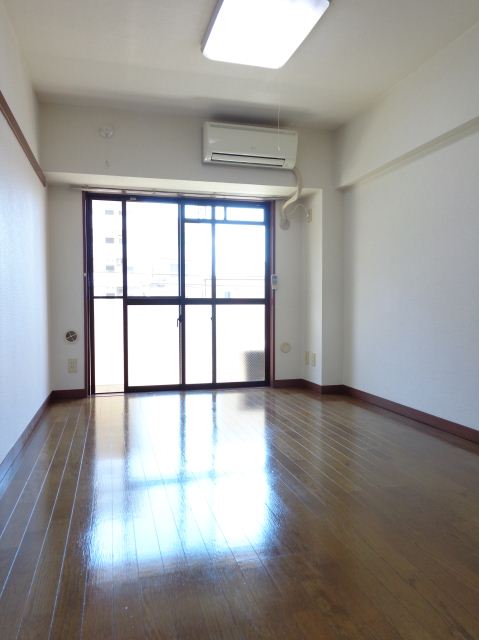 Living and room.  ☆ room ☆