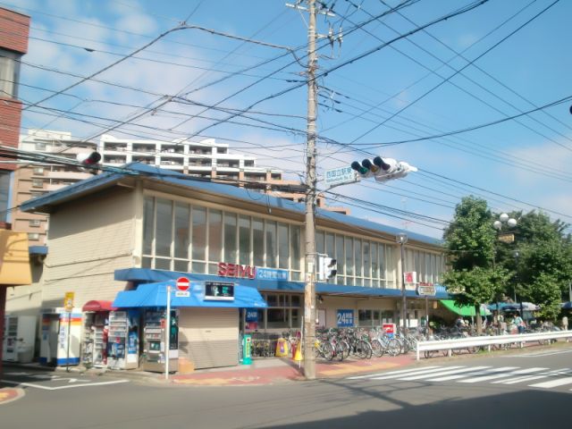Supermarket. Seiyu to (super) 850m
