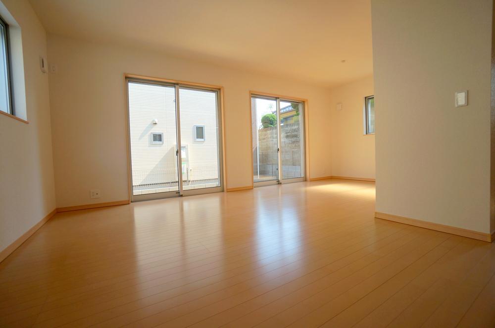 Same specifications photos (living). Example of construction