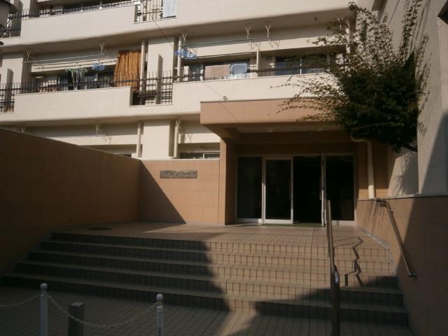 Entrance. Common areas