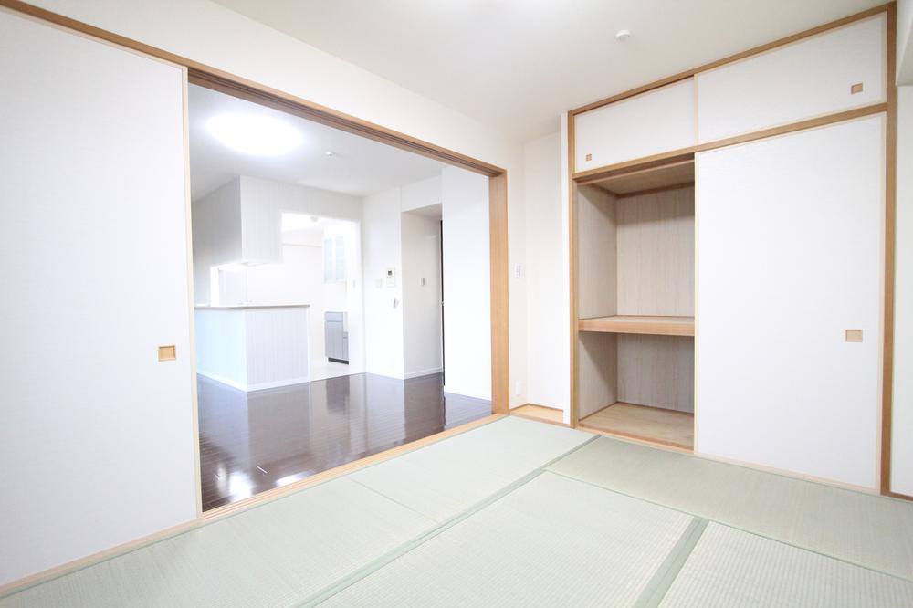 Non-living room. Japanese-style room 6 Pledge