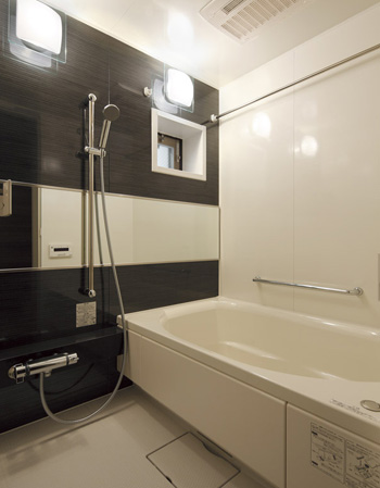 Bathing-wash room.  [Bathroom] Healing space in pursuit of the simple beauty. Heat insulation from hot water-covered, Reheating, It can be set with a single button until the hot water plus, Was adopted Otobasu (semi-automatic).