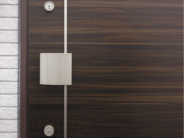 Security.  [Double Rock] To the entrance door, It has adopted a double lock to enhance security performance by providing a key to the two places. (Same specifications)