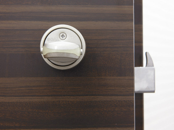 Security.  [Crime prevention thumb turn] It is the modus operandi of the burglar, along with picking suppress the "thumb turning". Tool is a difficult structure is unlocked as you forcibly Mawaso, etc.. (Same specifications)