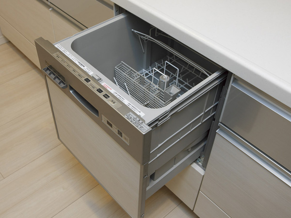 Room and equipment. Built-in convenient and functional "dish washing and drying machine" to the system kitchen. High detergency, Removing bacteria ・ Also it has excellent savings. (Model room A type of LDK and Western (3) partition the select plan (application deadline have taken of ・ Free of charge) is what was taken in April 2013. Also, It contains some paid options. furniture ・ Furniture etc. are not included in the sale price)