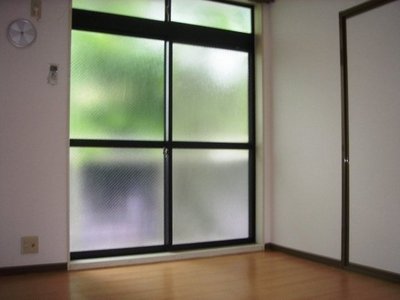 Living and room. It is a bright room ☆