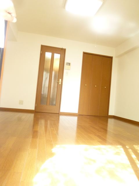 Living and room. ☆ Western-style 8 pledge ・ With storage of a spacious room ☆