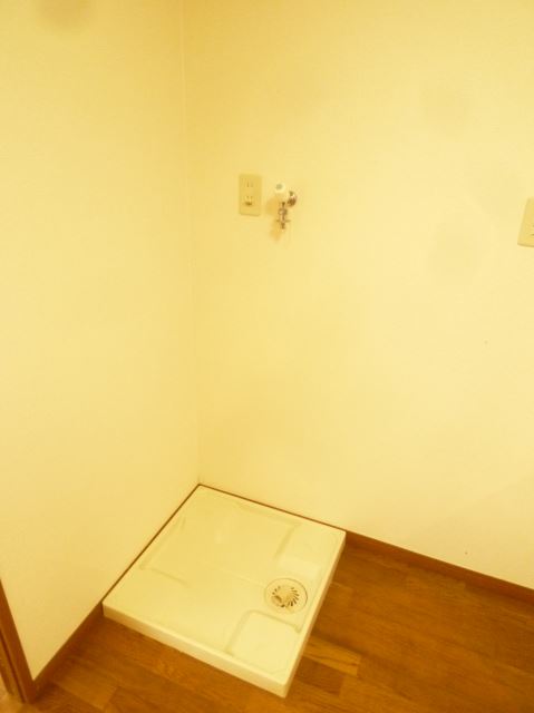 Other room space. ☆ Washing machine laundry is not dirt so put in a room ☆