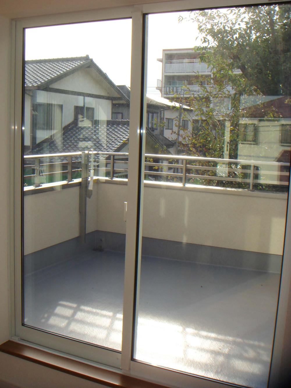 Balcony. ● spacious bright balcony