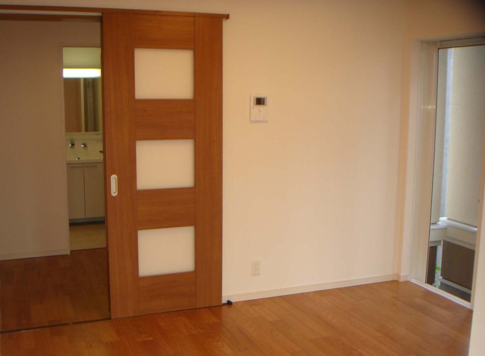 Living. ● living door