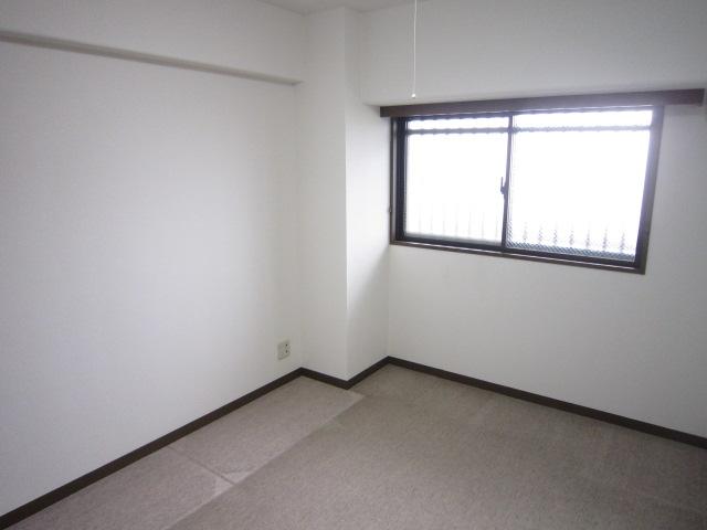 Non-living room. Indoor (11 May 2013) Shooting