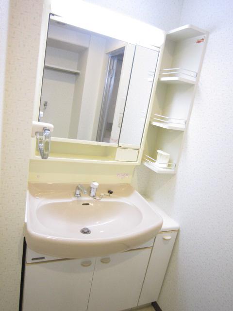 Wash basin, toilet. Indoor (11 May 2013) Shooting