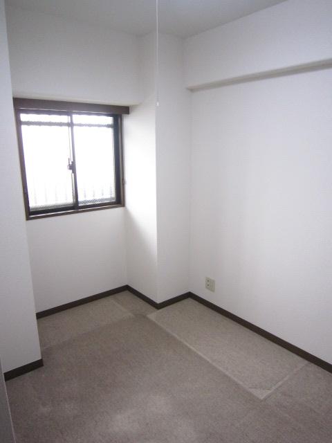 Non-living room. Indoor (11 May 2013) Shooting