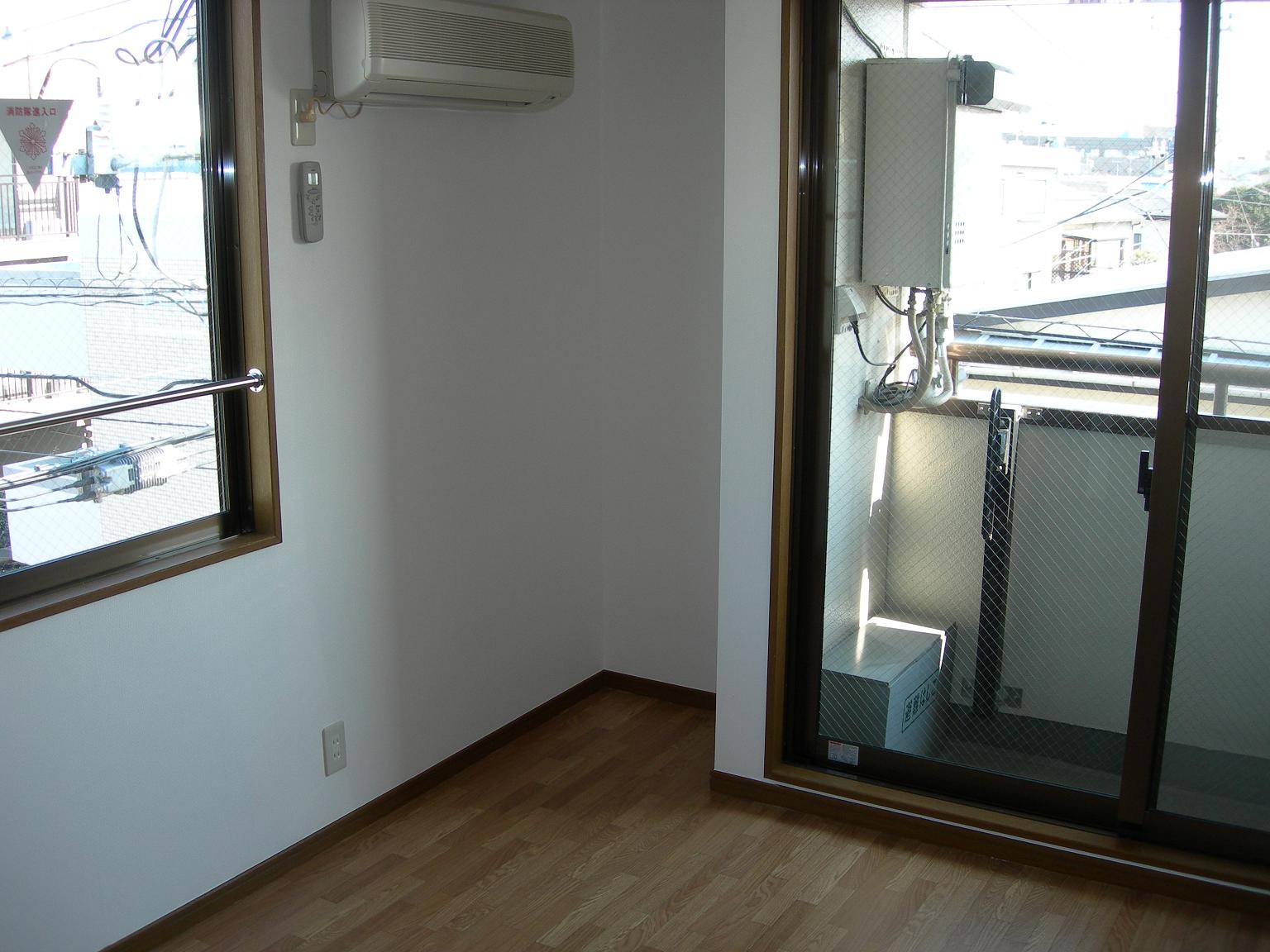 Other room space. Corner room Bright is