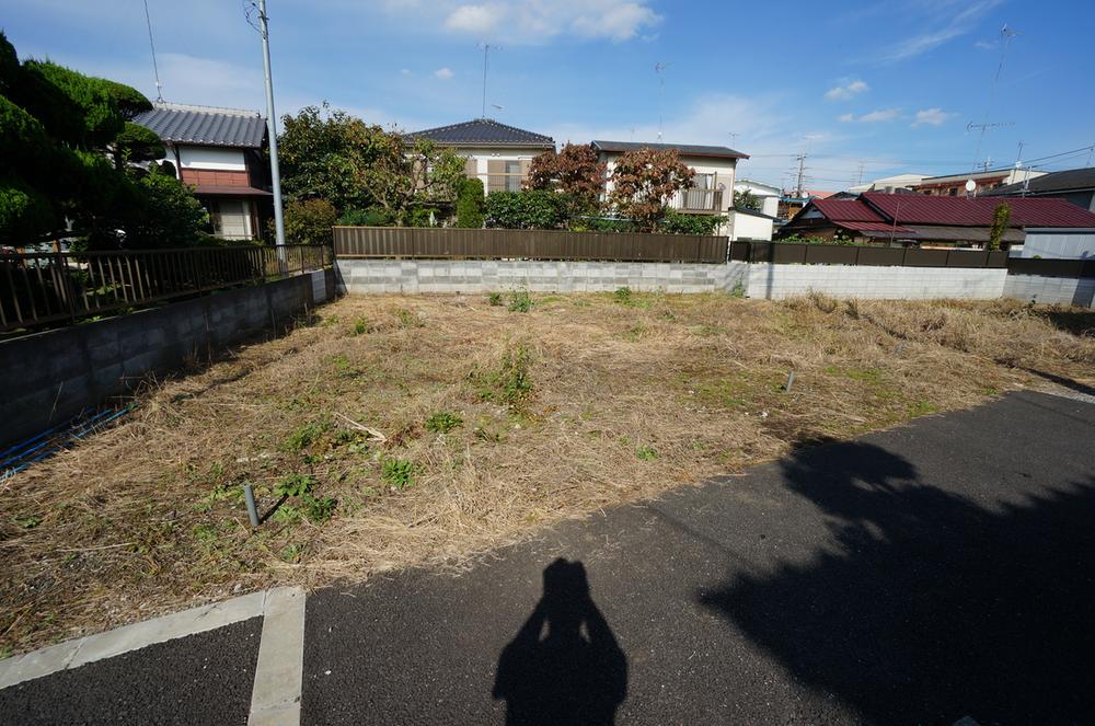 Local photos, including front road. 2013 October shooting